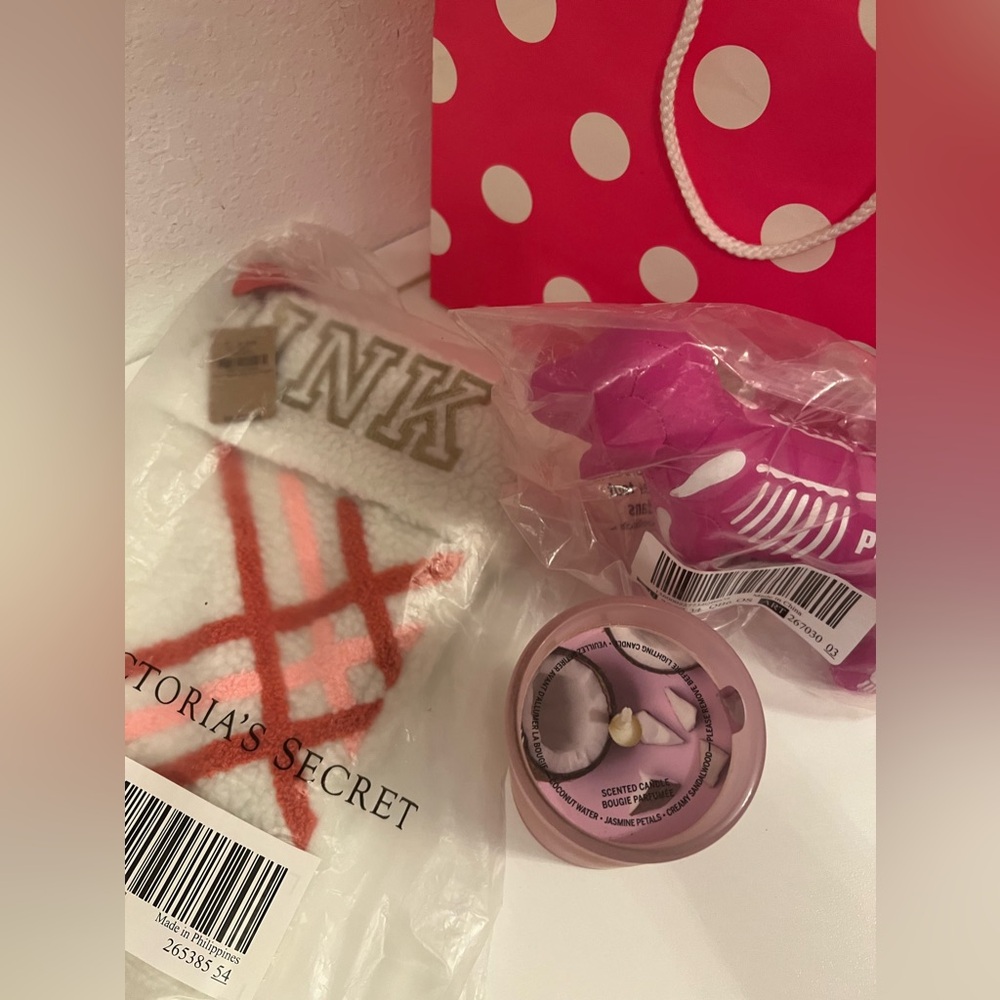Bundle🎄Pink Victoria's Secret 🎄Holiday Stocking 🎄candle & pink mini 🐶 Dog - Picture 3 of 6